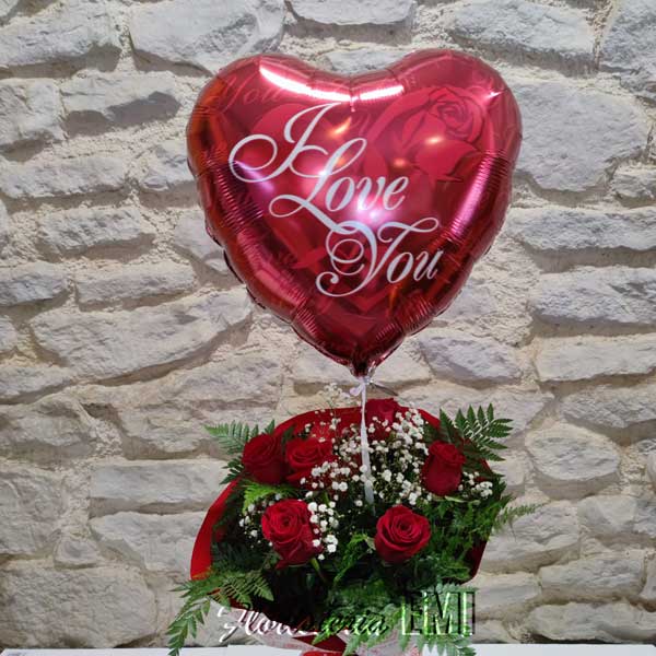Ramo de 6 rosas con globo coraz�n metalizado con helio. Floristeria Barcelona