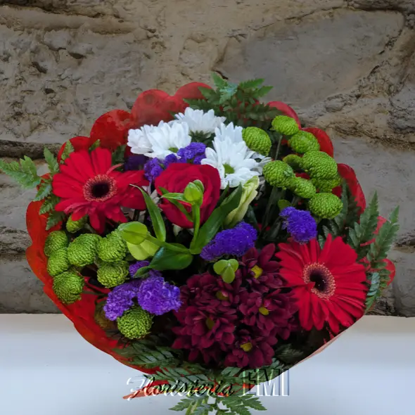 Ramo de flor variada en tonos rojos.. Floristeria Barcelona